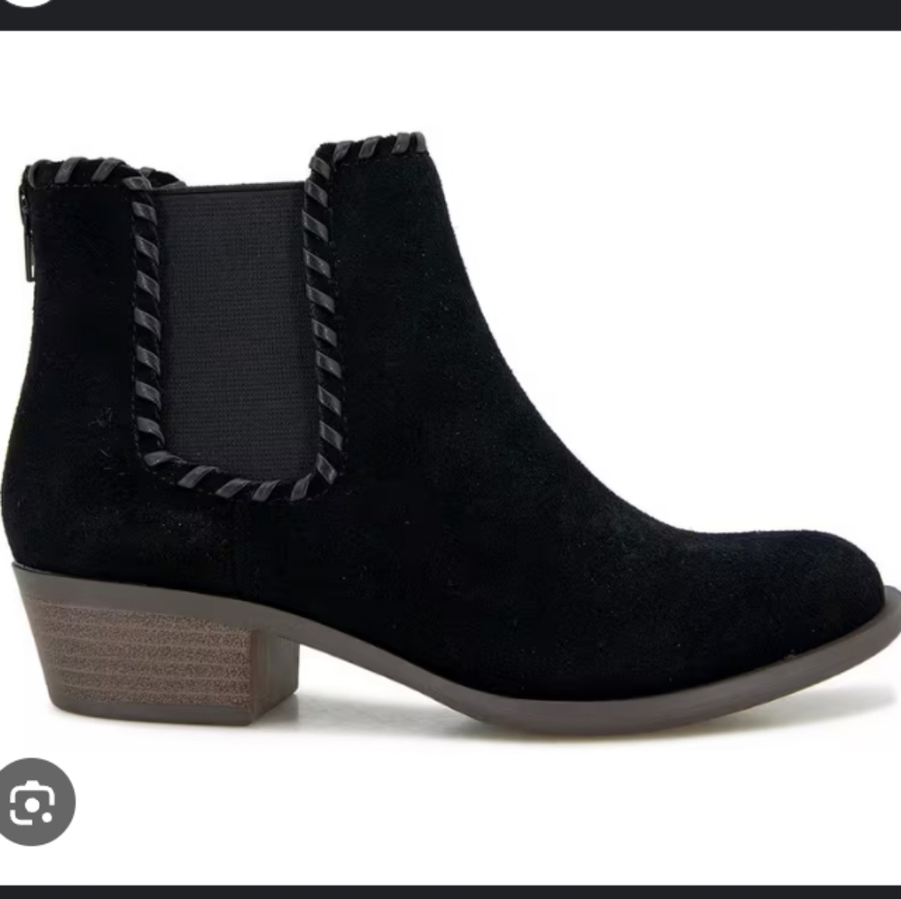 NWT.Black kensi  Sheude Ankle Boot with Braided Detail.